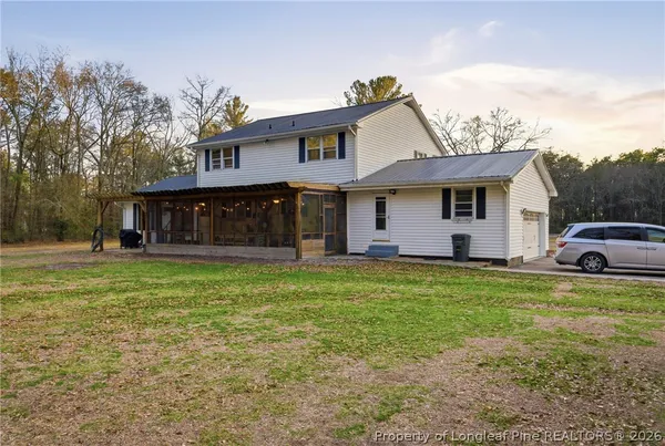 a view of a house with a backyard