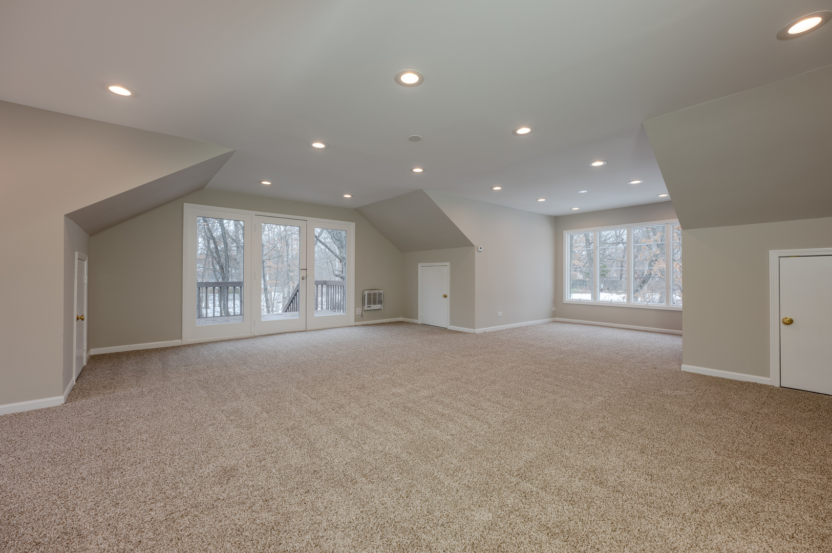 129 Cornwall Drive Crete, IL 60417 - Photo 23 of 52 a view of an empty room with windows