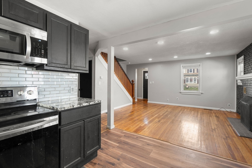 35 Merrimac Avenue Springfield, MA 01104 - Photo 4 of 23