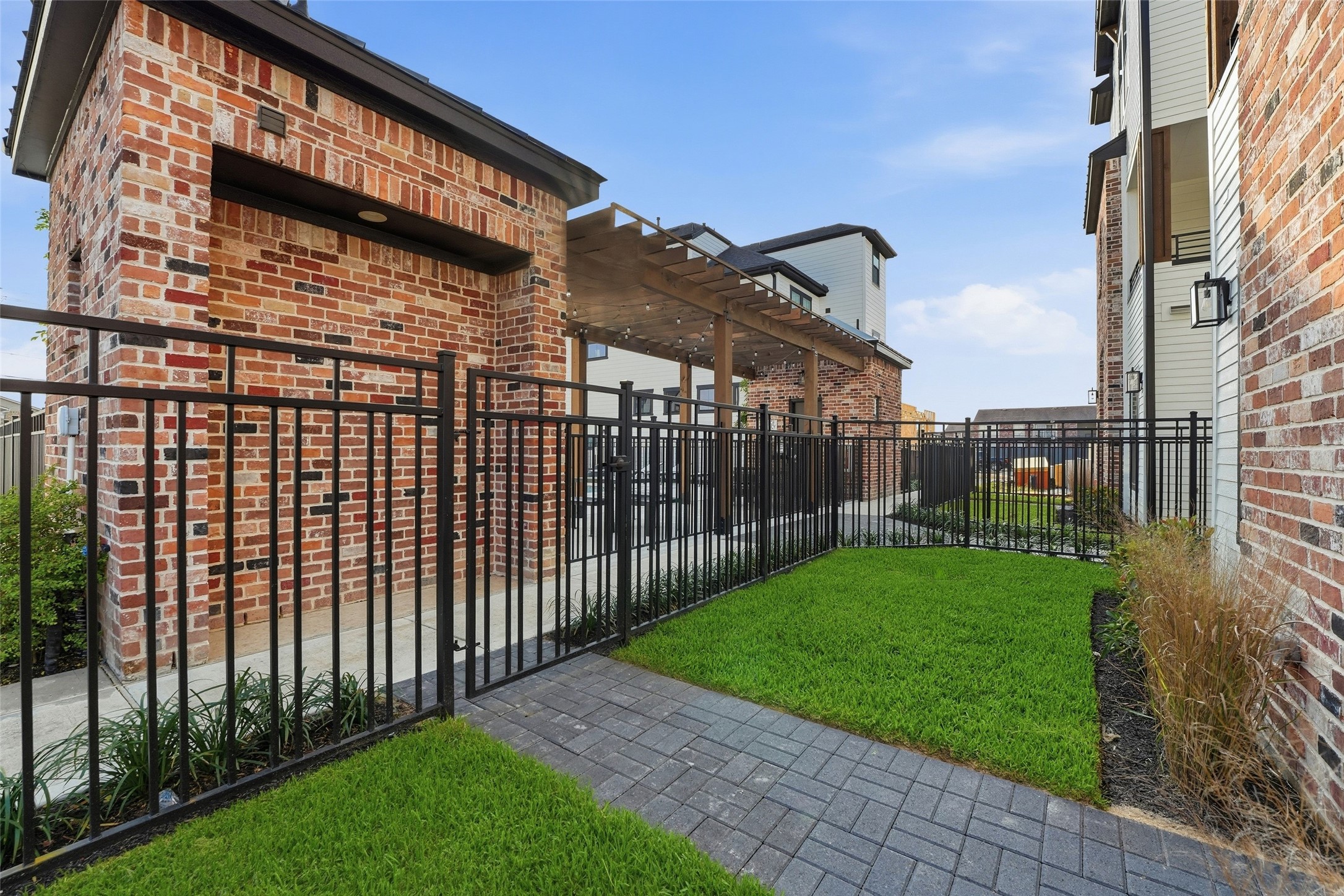 9216 Washington Heights Street Houston, TX 77063 - Photo 42 of 44