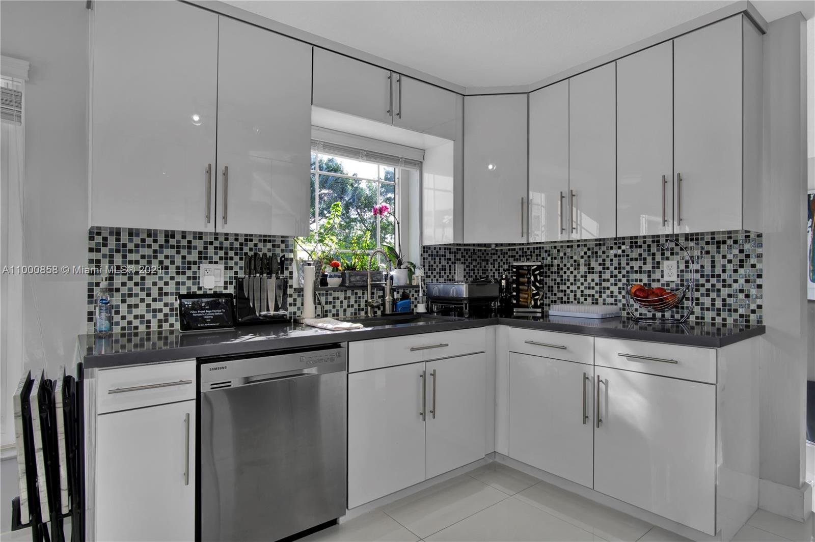 West Esplanade Hialeah, FL 33015 - Photo 11 of 44