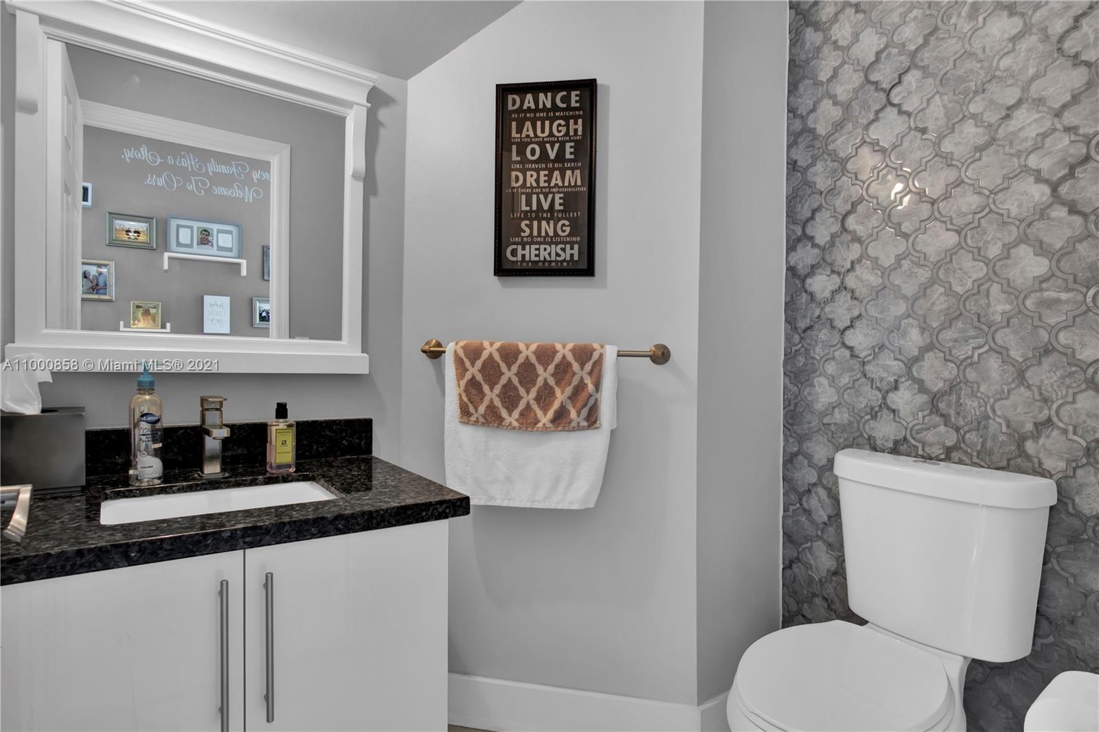 West Esplanade Hialeah, FL 33015 - Photo 14 of 44