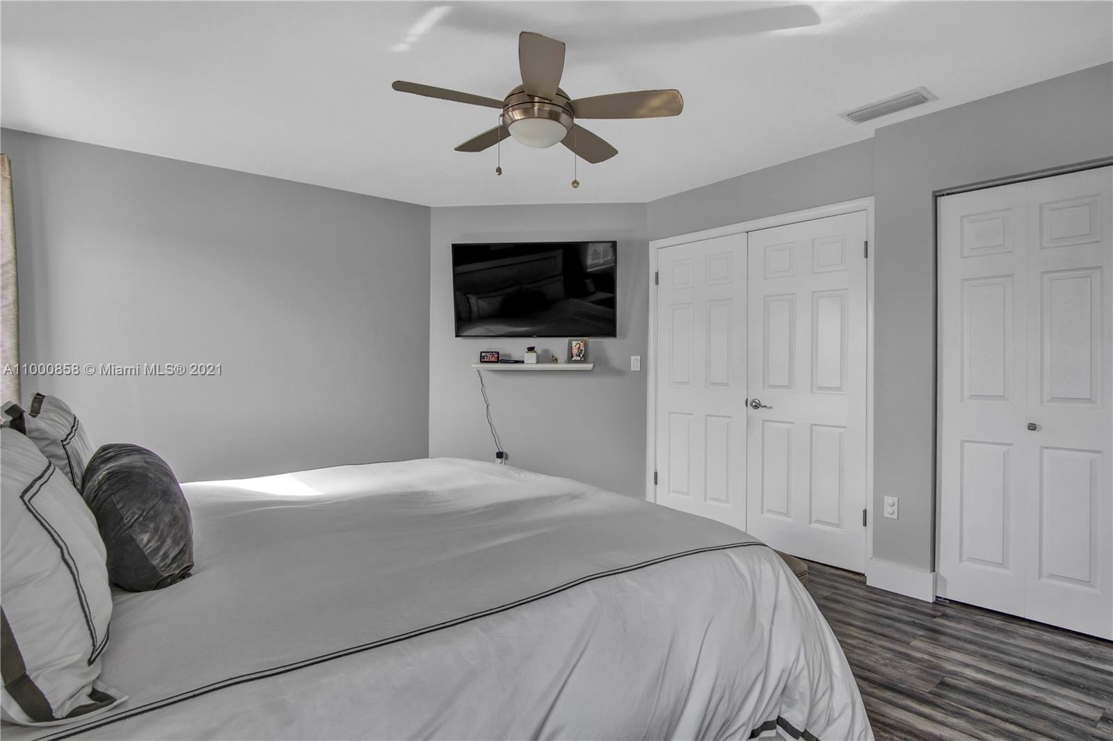West Esplanade Hialeah, FL 33015 - Photo 18 of 44