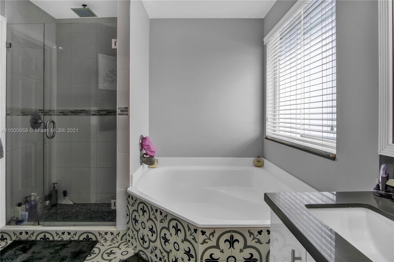 West Esplanade Hialeah, FL 33015 - Photo 20 of 44
