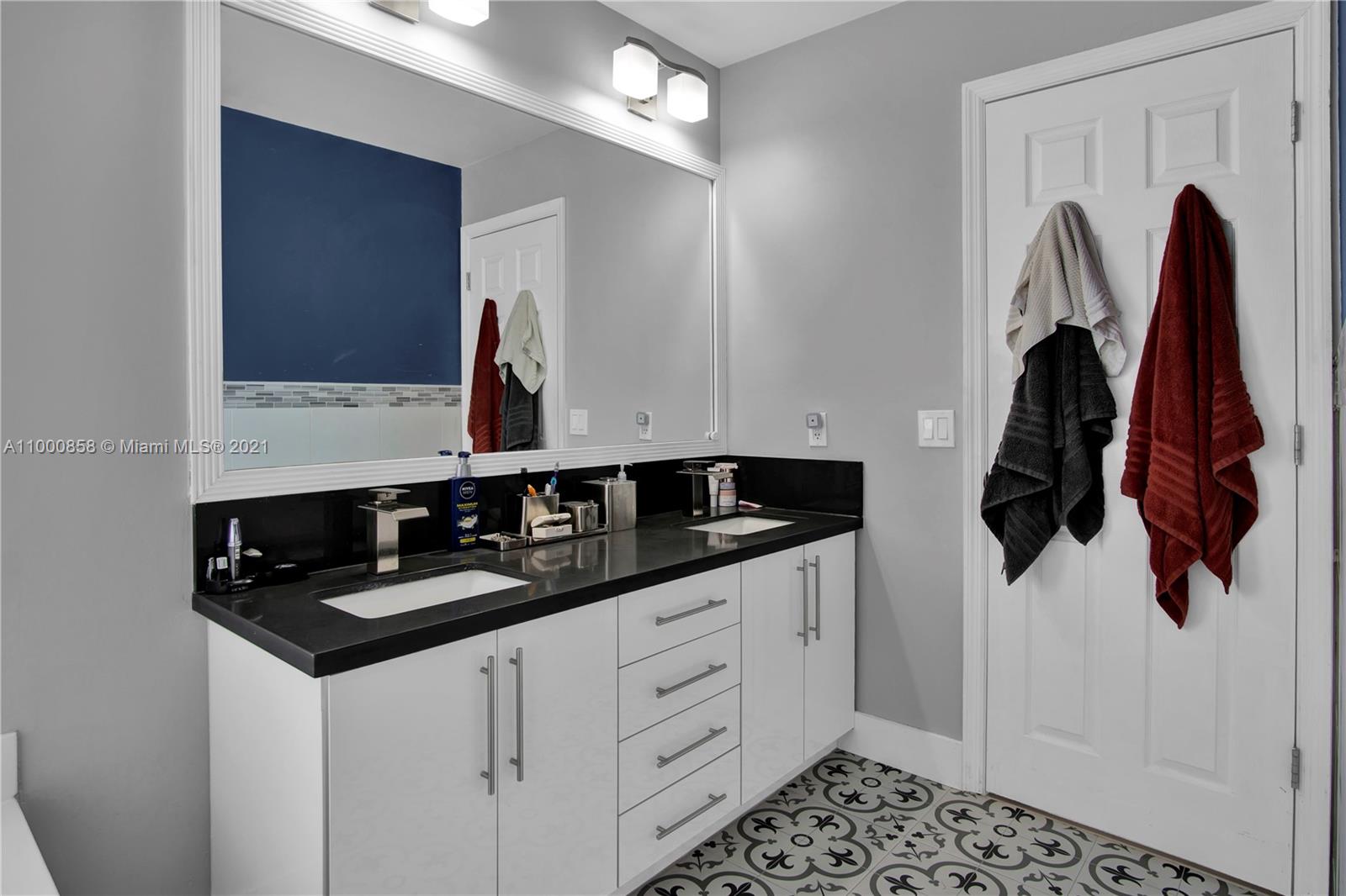 West Esplanade Hialeah, FL 33015 - Photo 21 of 44