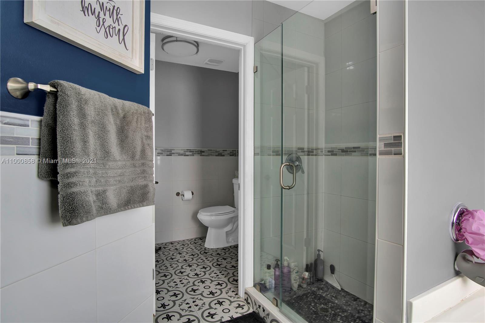 West Esplanade Hialeah, FL 33015 - Photo 22 of 44