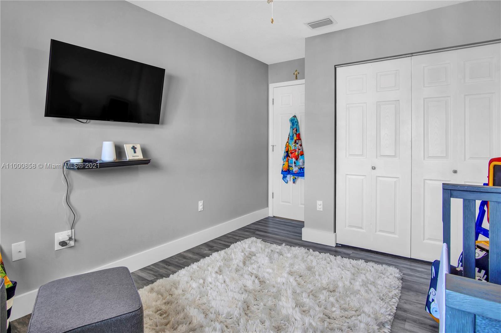 West Esplanade Hialeah, FL 33015 - Photo 27 of 44