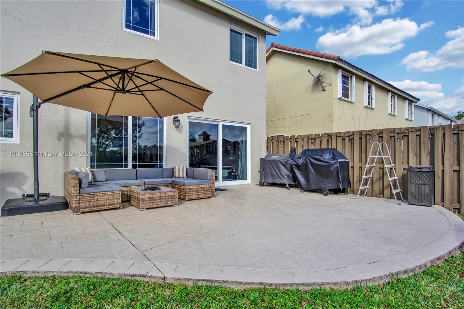 West Esplanade Hialeah, FL 33015 - Photo 33 of 44