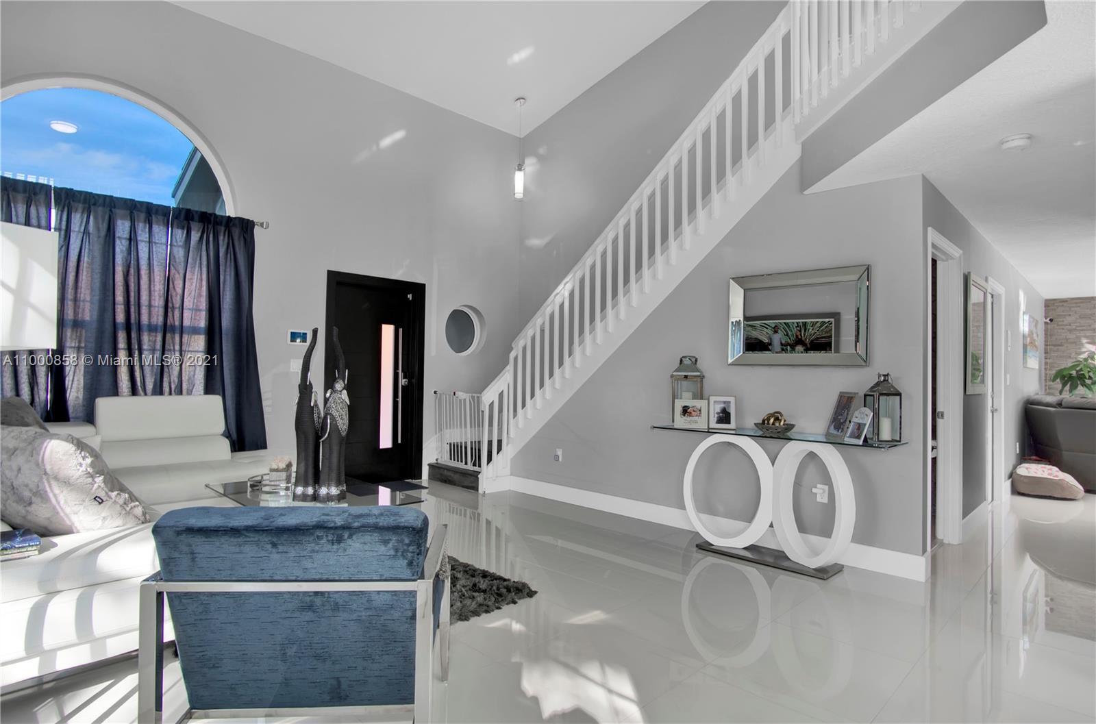 West Esplanade Hialeah, FL 33015 - Photo 5 of 44