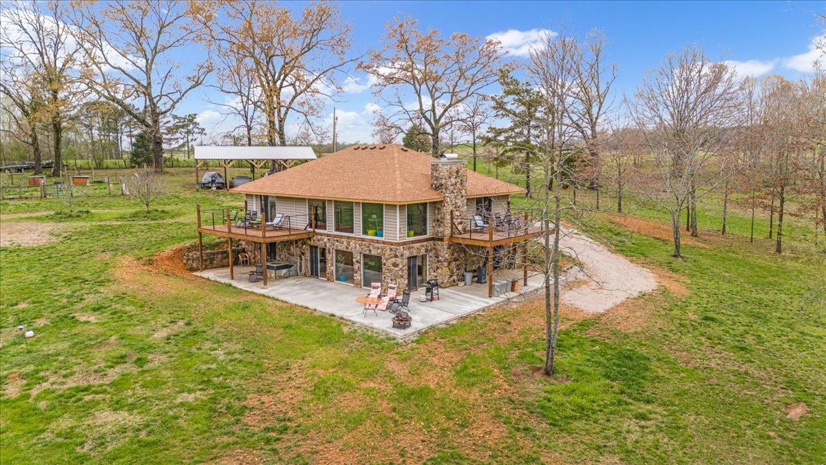48 Mt Lebanon Road Lawrenceburg, TN 38464 - Photo 5 of 85 a white house with a yard and sitting area