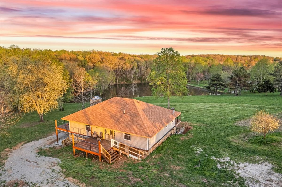 48 Mt Lebanon Road Lawrenceburg, TN 38464 - Photo 79 of 85 a view of a backyard with mountain