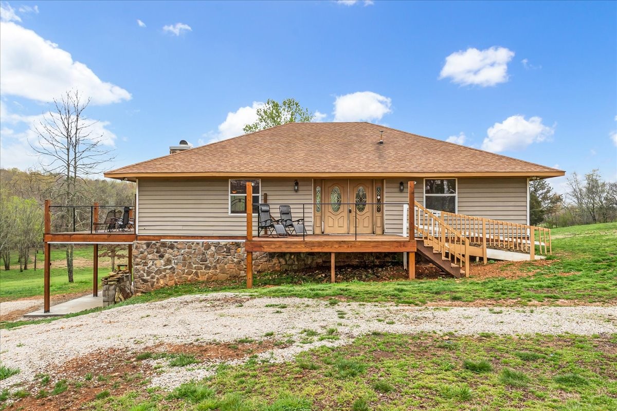48 Mt Lebanon Road Lawrenceburg, TN 38464 - Photo 8 of 85 a front view of a house with garden