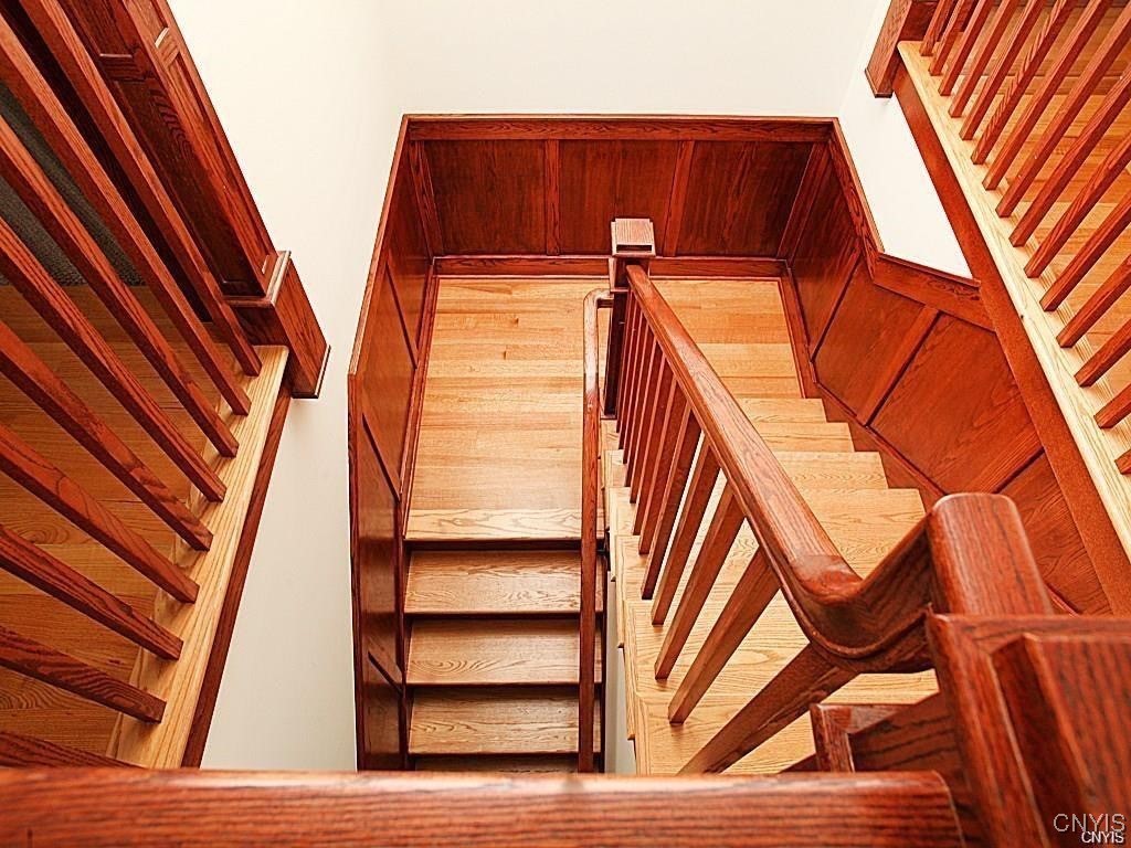 2076 Wright Road Cazenovia, NY 13035 - Photo 20 of 50 Elegant Staircase