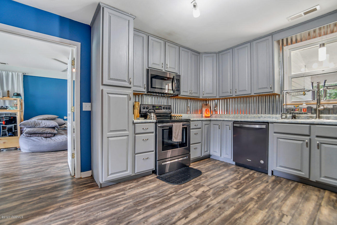 1203 State Rd S-7-276 Beaufort, SC 29902 - Photo 15 of 30 Kitchen