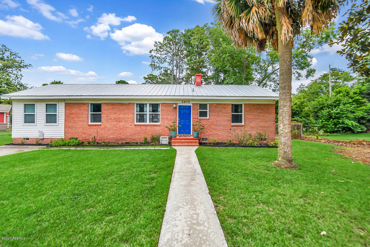 1203 State Rd S-7-276 Beaufort, SC 29902 - Photo 2 of 30 Front