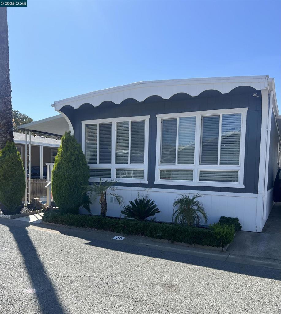 16711 Marsh Creek Road Clayton, CA 94517 - Photo 2 of 20 a front view of a house with a yard