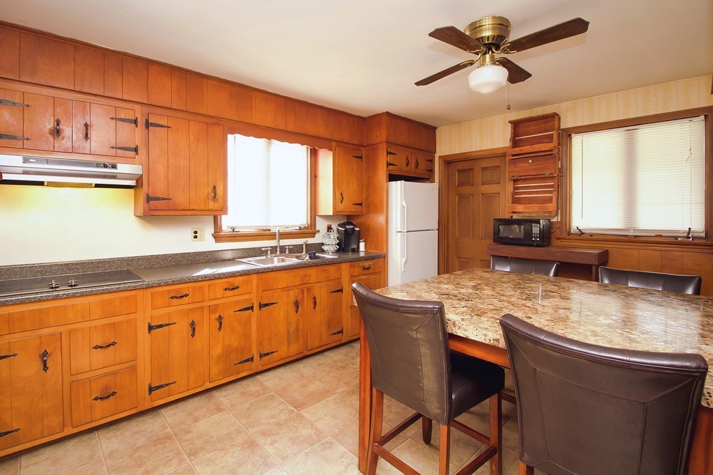 6 Sheldon Road Peabody, MA 01960 - Photo 4 of 13 Gallery Image 4