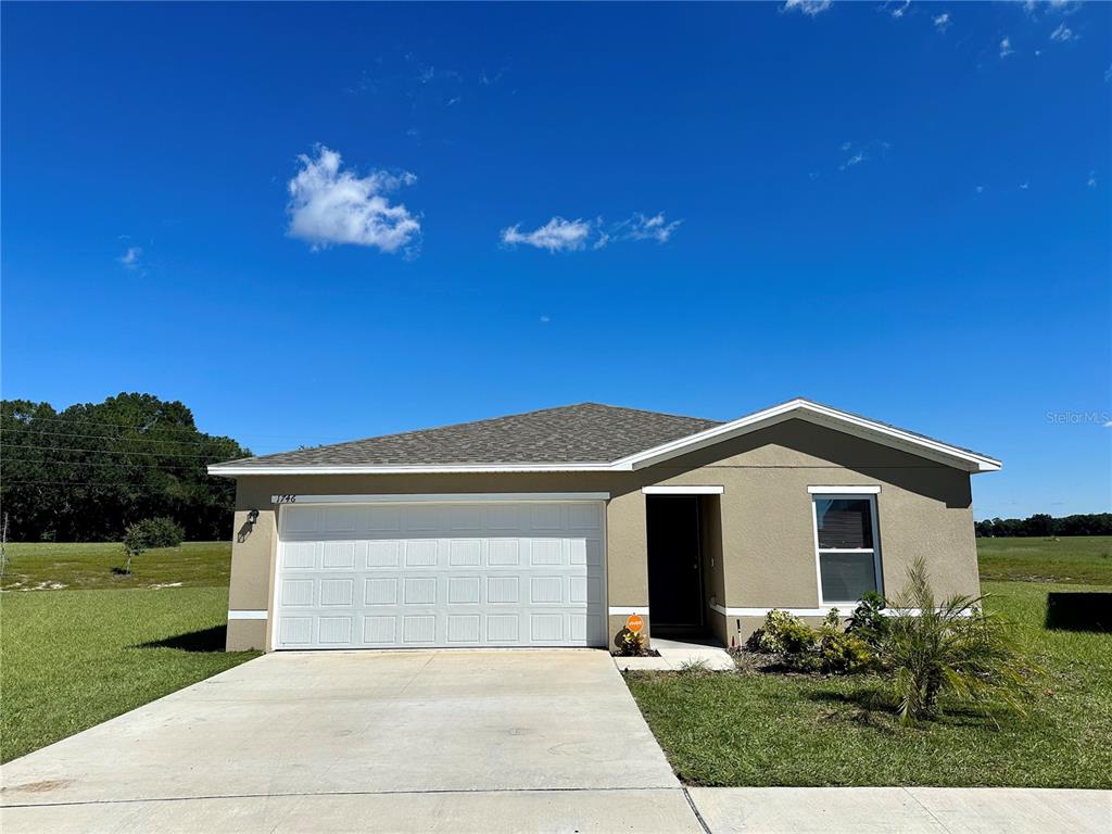 a view of a house with a yard