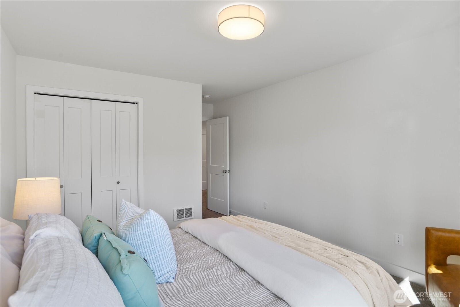 121 171st Place Southwest, Unit B Bothell, WA 98012 - Photo 29 of 36 a bedroom with a bed and a lamp