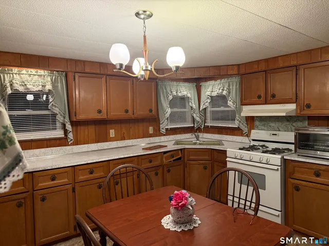 $62,000 | 6 Cherokee Road, East Hartford, CT 06118