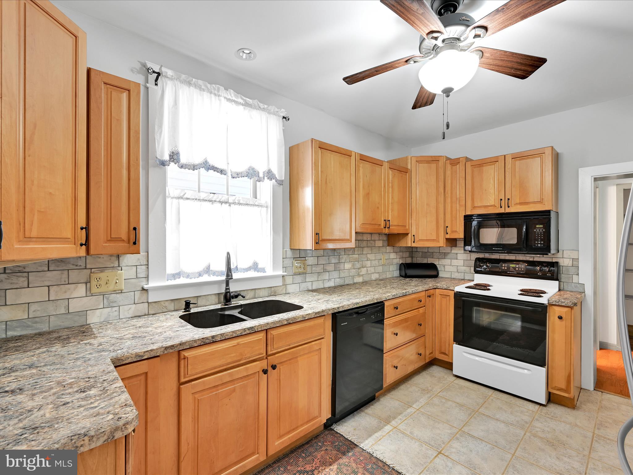 218 West Ferdinand Street Manheim, PA 17545 - Photo 13 of 33 Kitchen