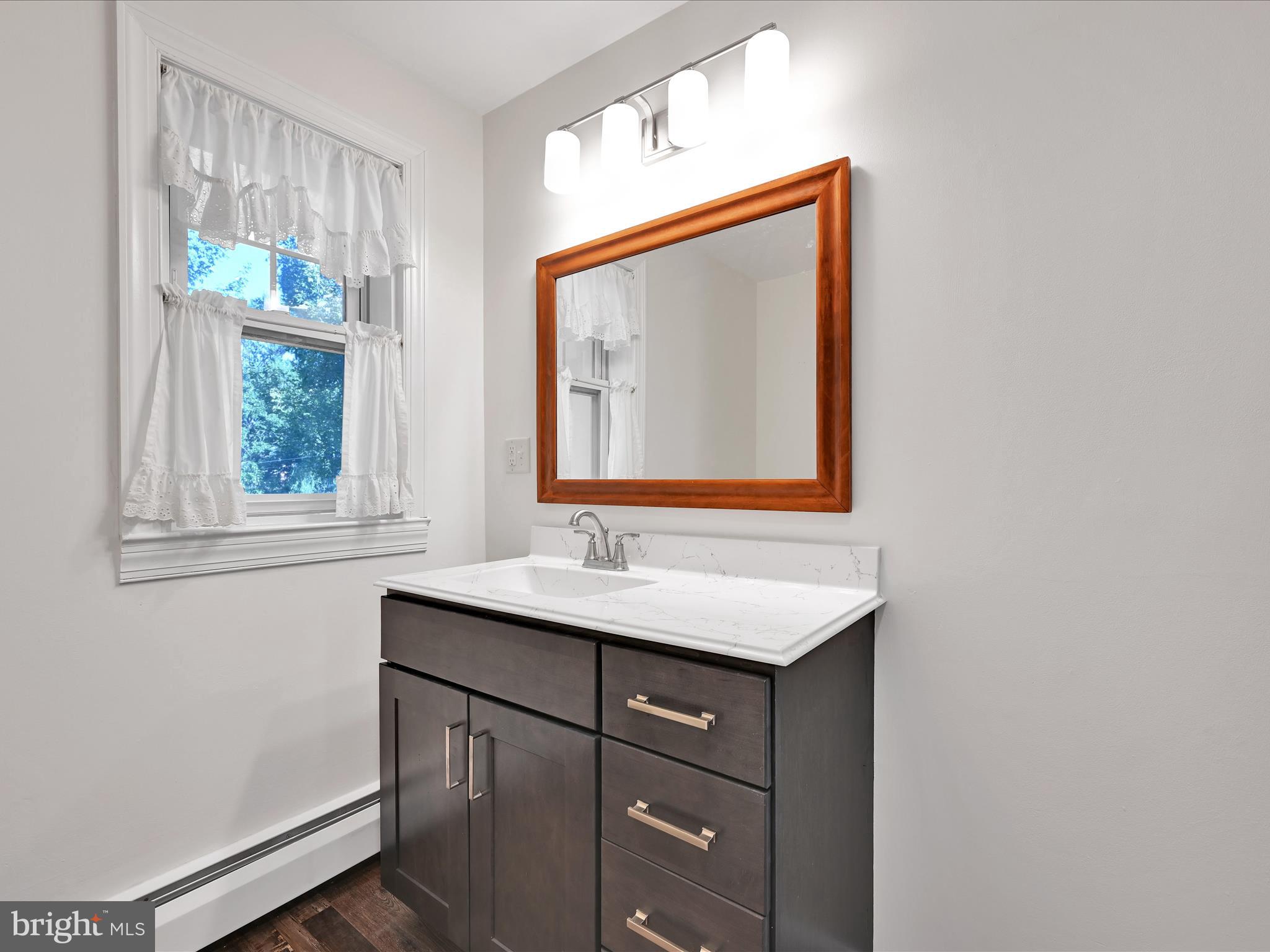 218 West Ferdinand Street Manheim, PA 17545 - Photo 19 of 33 Bathroom