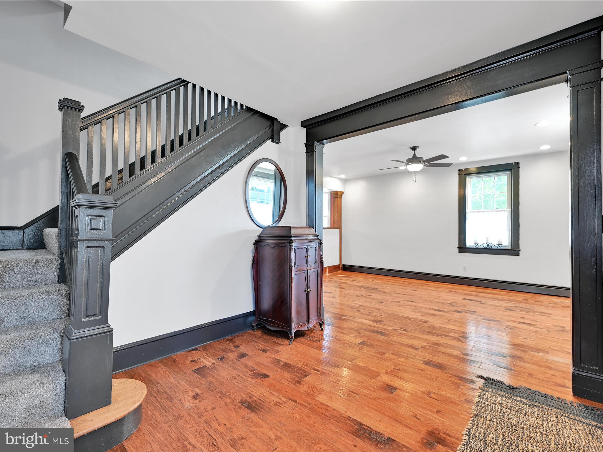 218 West Ferdinand Street Manheim, PA 17545 - Photo 5 of 33 Foyer