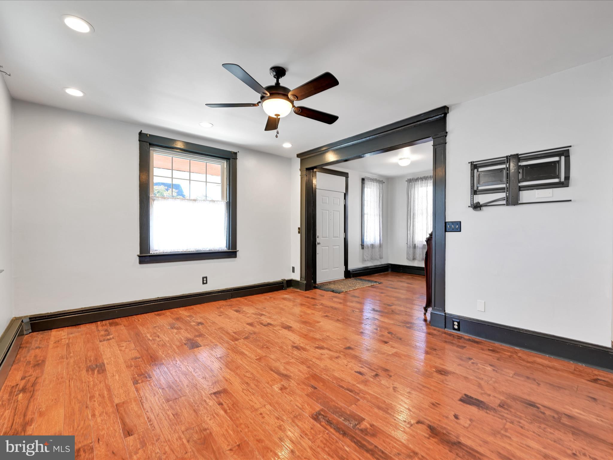 218 West Ferdinand Street Manheim, PA 17545 - Photo 8 of 33 Living Area