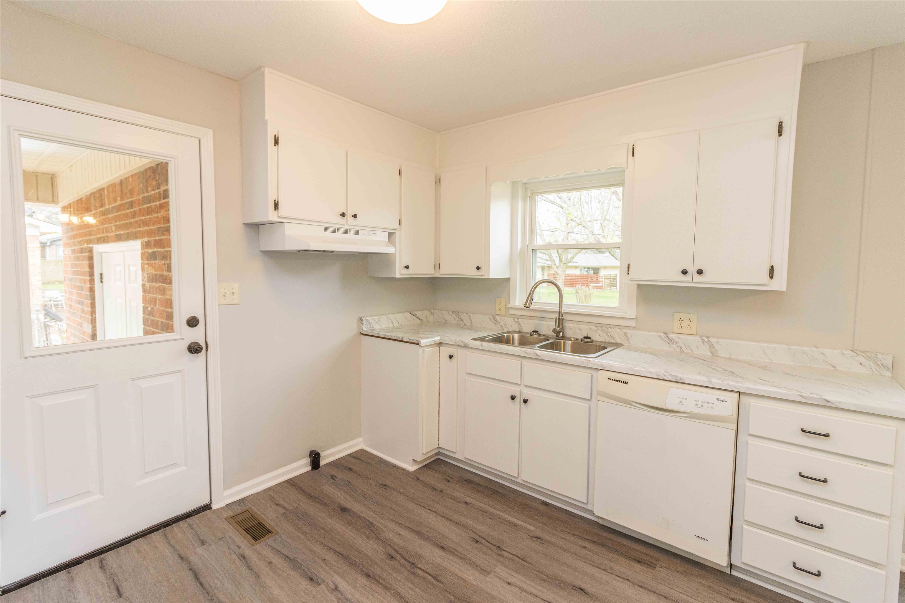 536 Ridgeway Drive Bolivar, TN 38008 - Photo 9 of 27