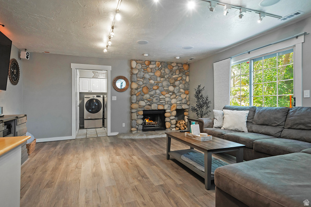 3310 Creek Road Salt Lake City, UT 84121 - Photo 22 of 49 Living room