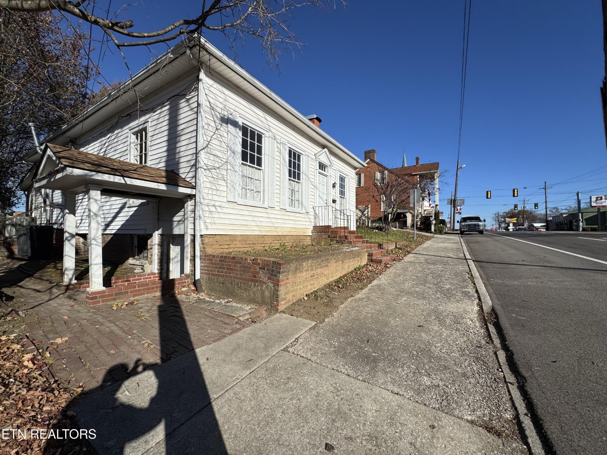 135 North Kentucky Street Kingston, TN 37763 - Photo 1 of 31