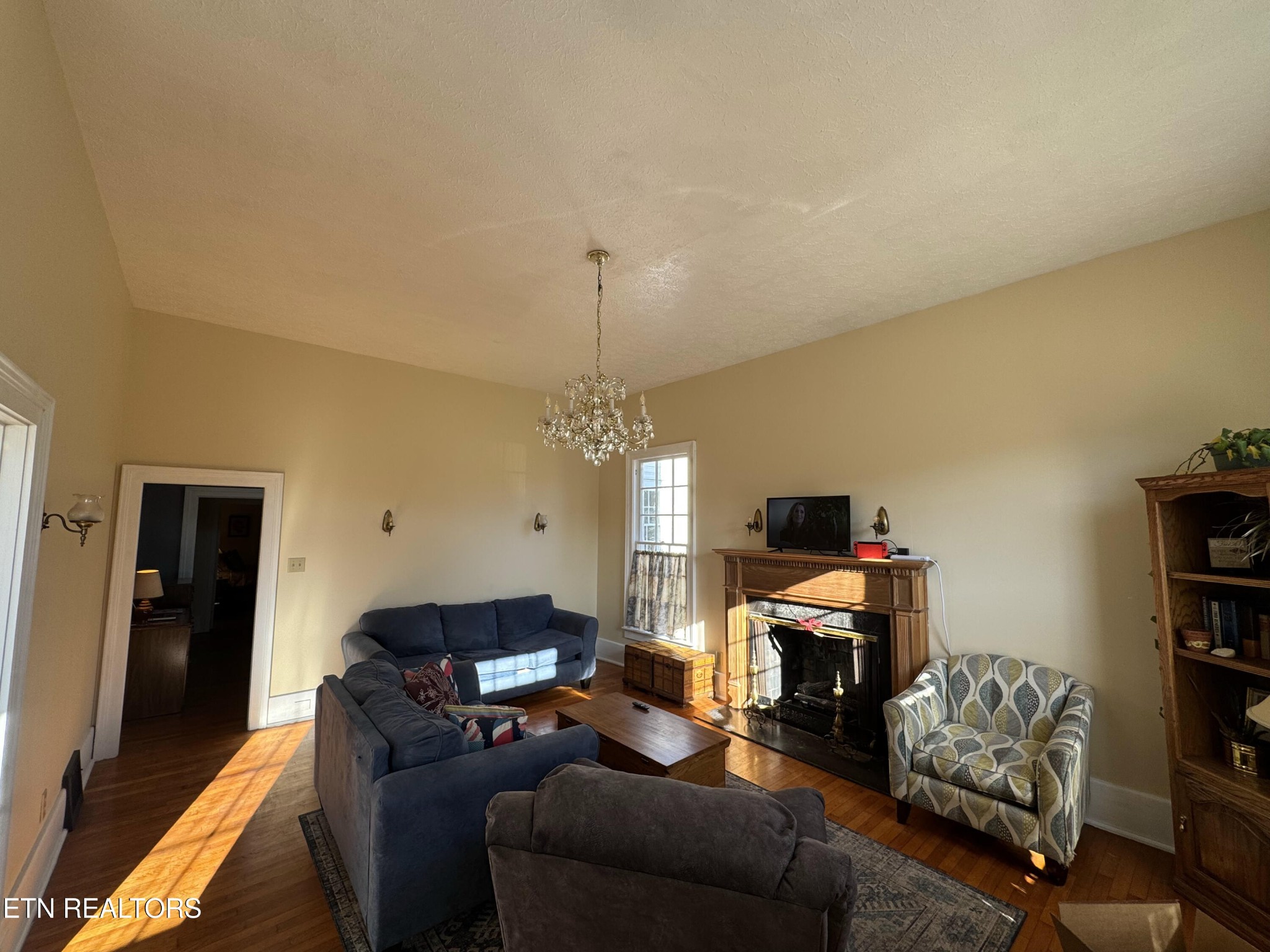 135 North Kentucky Street Kingston, TN 37763 - Photo 3 of 31