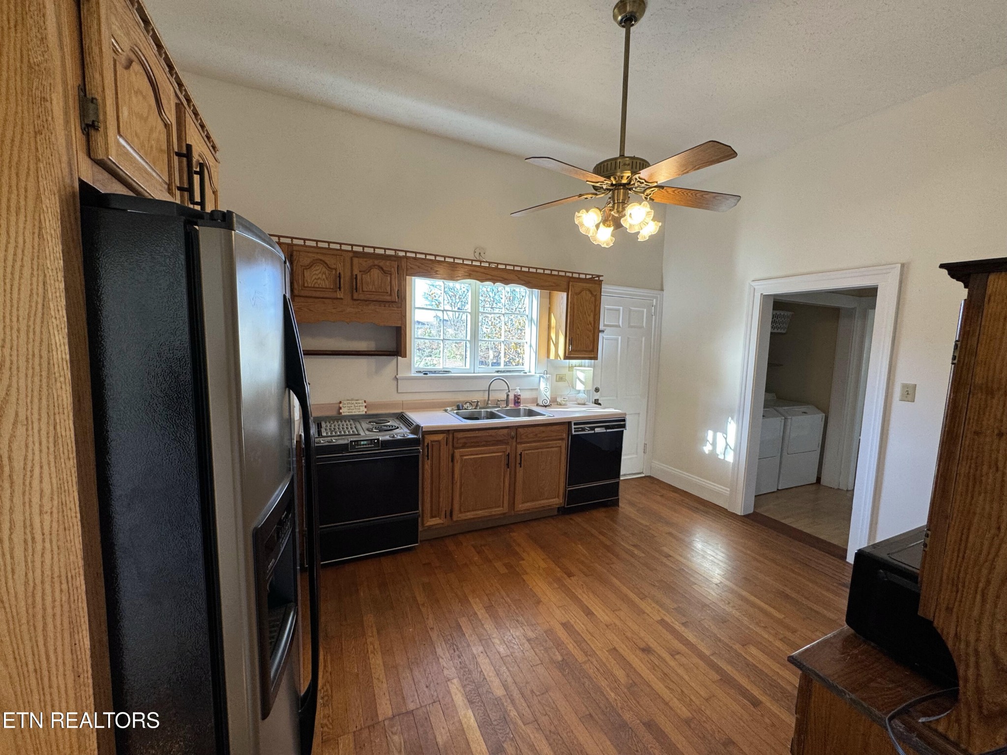 135 North Kentucky Street Kingston, TN 37763 - Photo 6 of 31