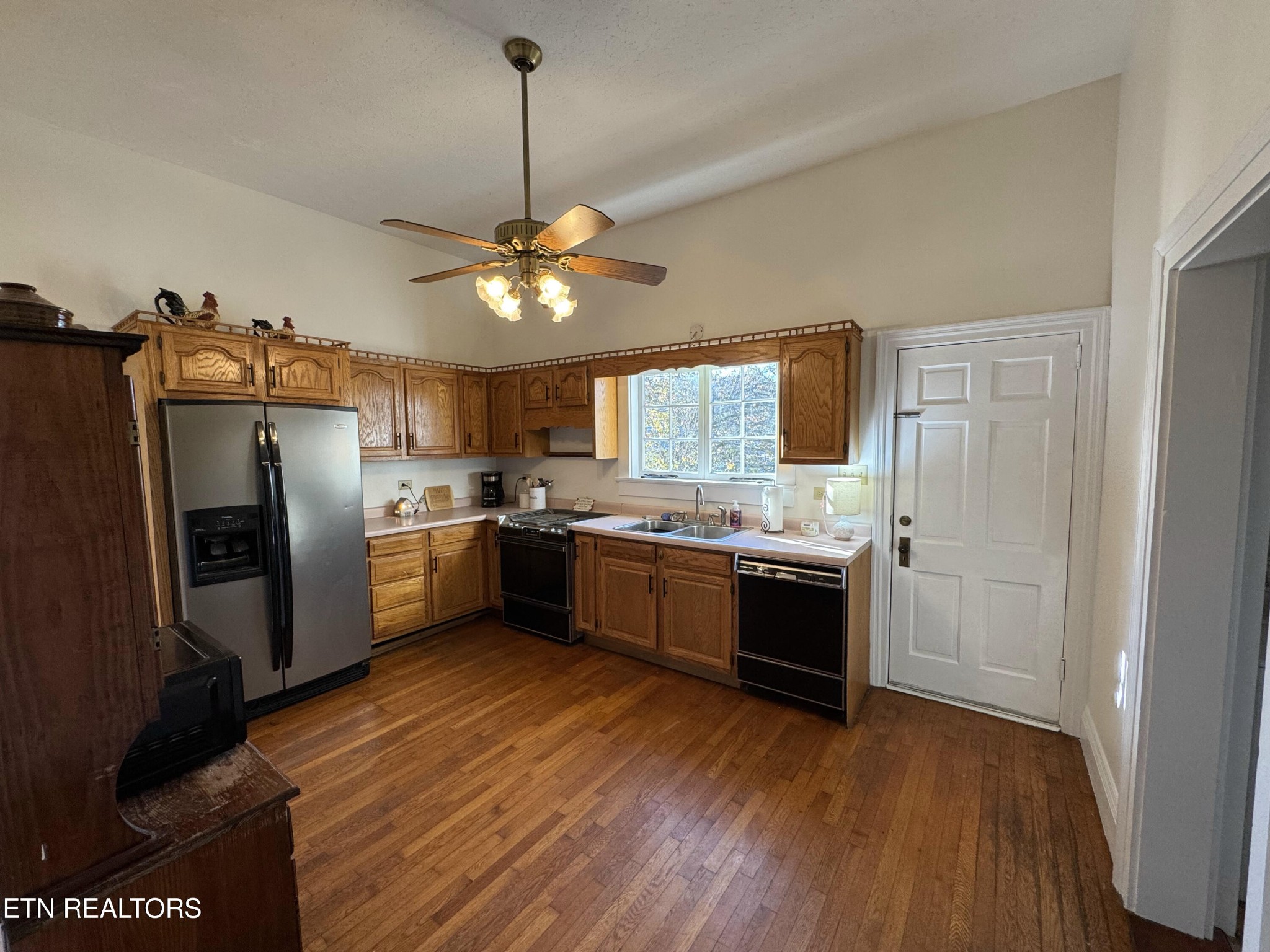 135 North Kentucky Street Kingston, TN 37763 - Photo 7 of 31
