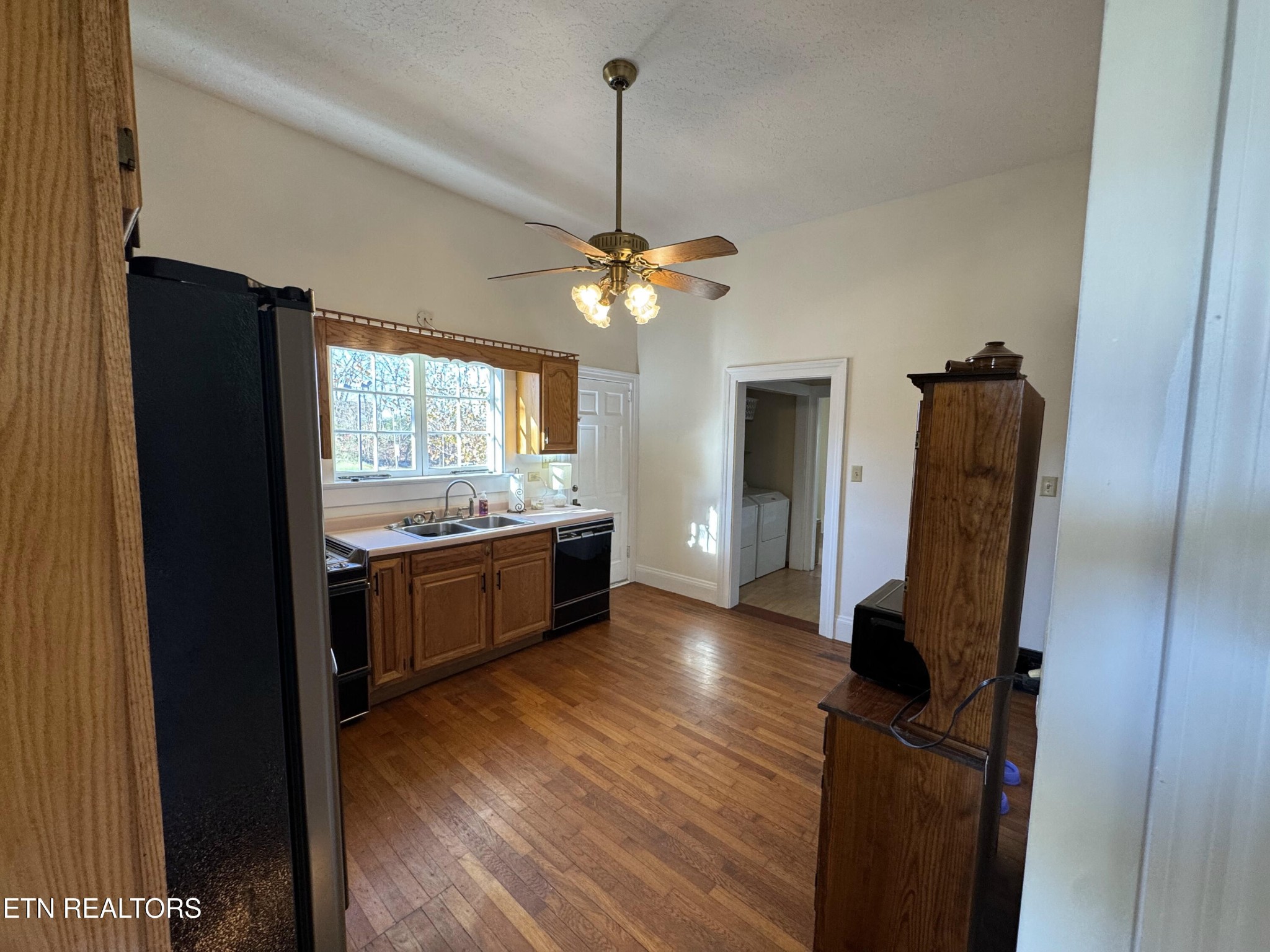 135 North Kentucky Street Kingston, TN 37763 - Photo 8 of 31