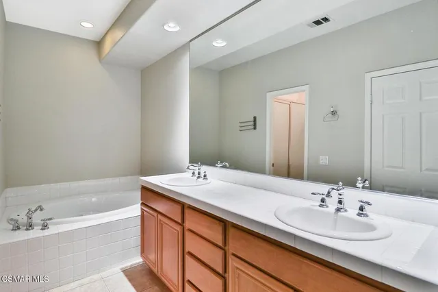 $3,700 | 115 Via Aldea, Newbury Park, CA 91320