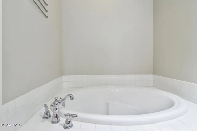 $3,700 | 115 Via Aldea, Newbury Park, CA 91320