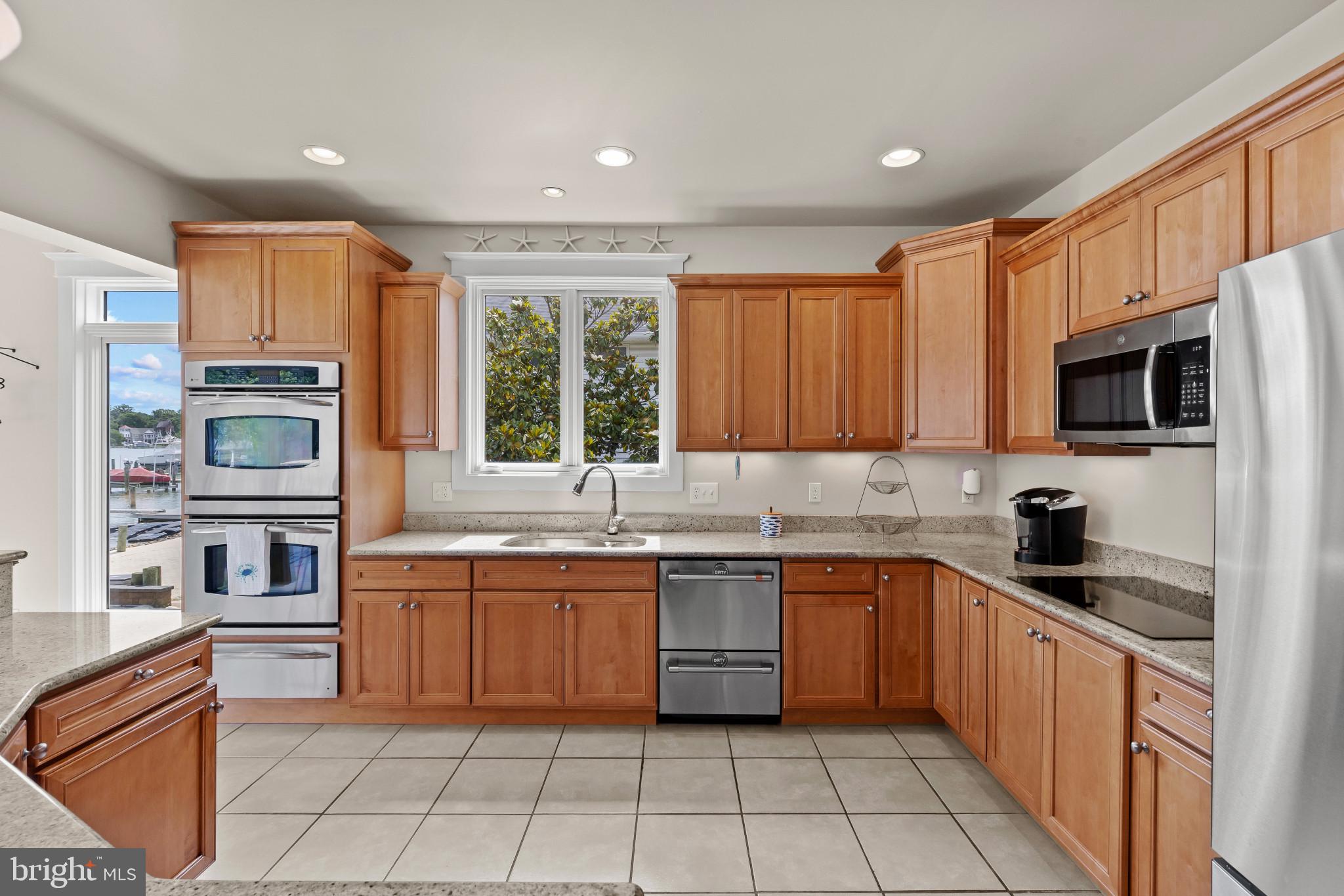 3733 Thomas Point Road Annapolis, MD 21403 - Photo 14 of 46 Gourmet kitchen