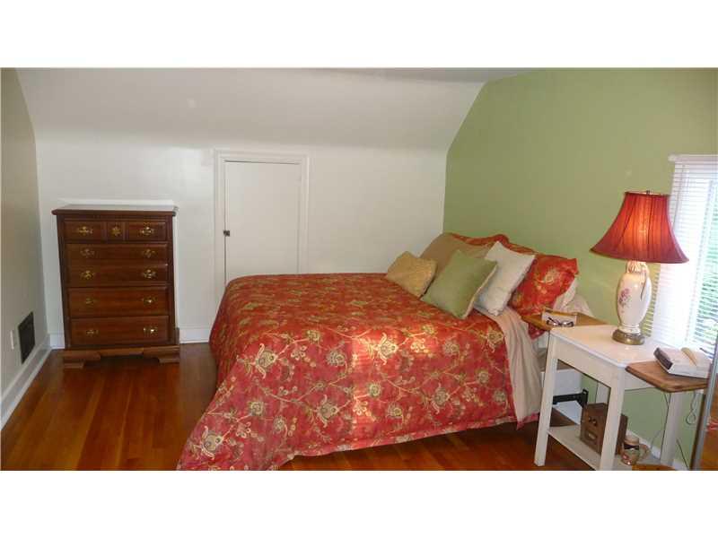 21 Kennedy Lane McKees Rocks, PA 15136 - Photo 6 of 16 Master Bedroom.