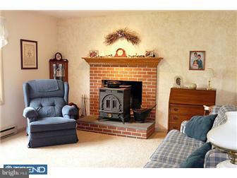 1705 Clearview Road Pottstown, PA 19464 - Photo 7 of 12 Living Room