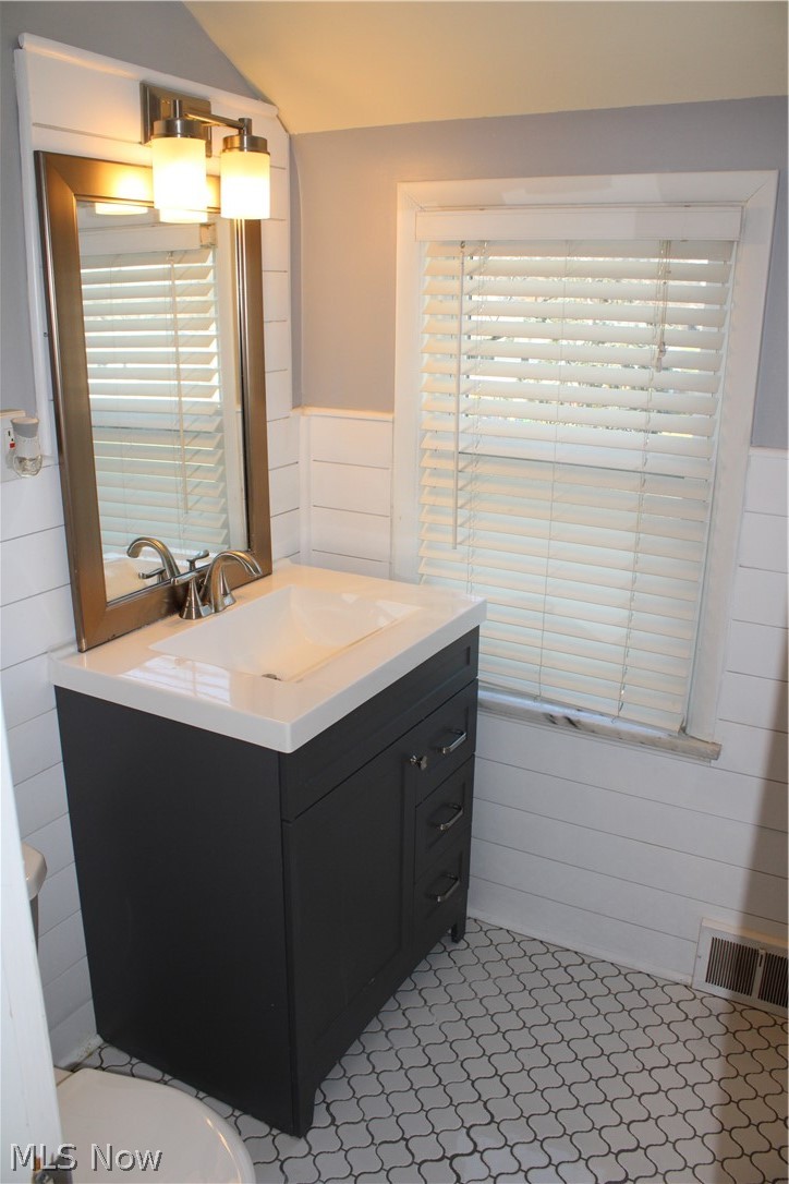 1240 Ford Road Lyndhurst, OH 44124 - Photo 15 of 19 Gallery Image 15