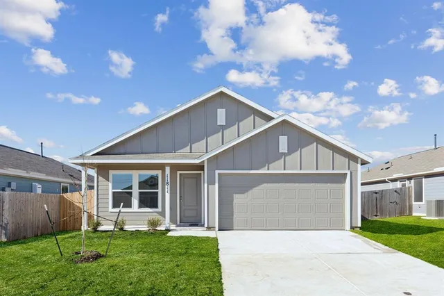 $1,800 | 11811 Mancos Trail, Rhome, TX 76078