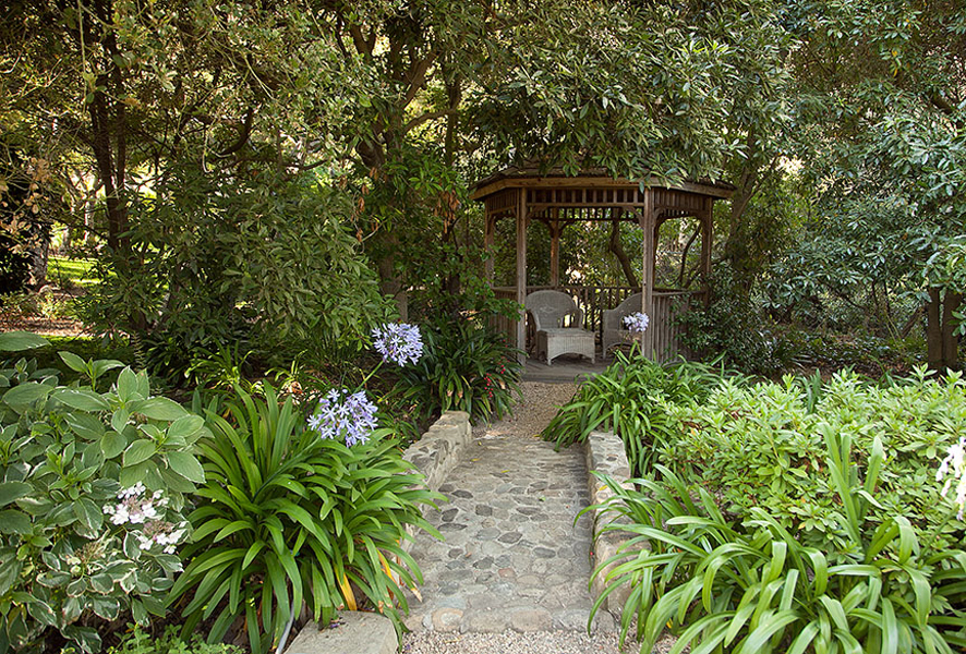 2140 Veloz Drive Montecito, CA 93108 - Photo 15 of 16 a view of a pathway of a yard