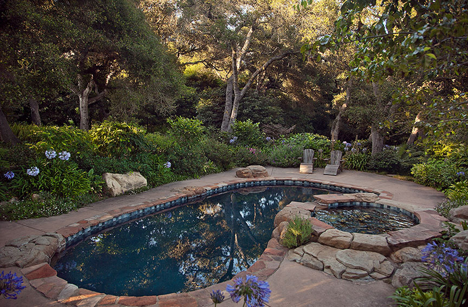 2140 Veloz Drive Montecito, CA 93108 - Photo 10 of 16 a view of a backyard
