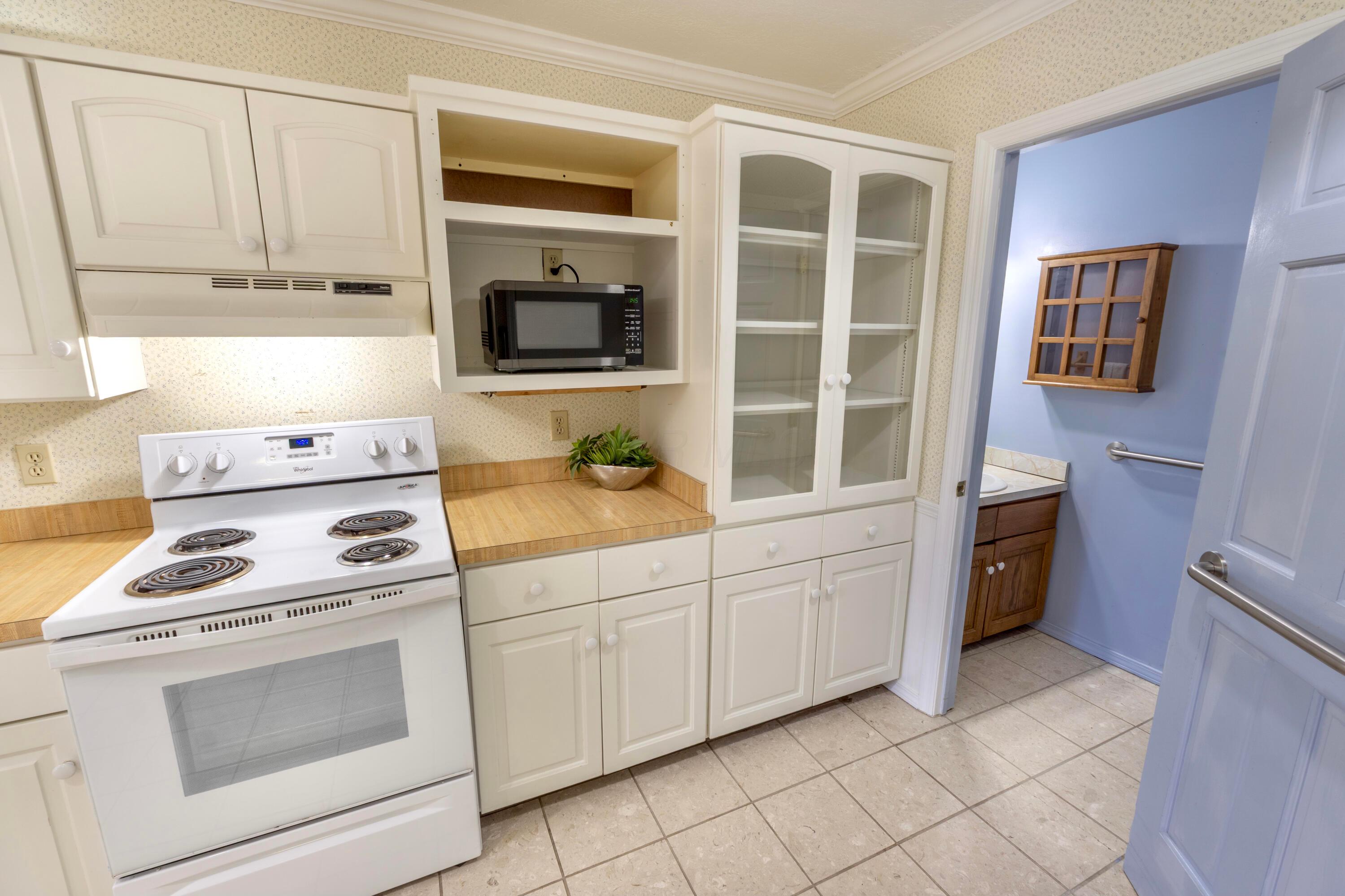 3880 Fry Road Ostrander, OH 43061 - Photo 22 of 82 Lovely built-in cabinetry.