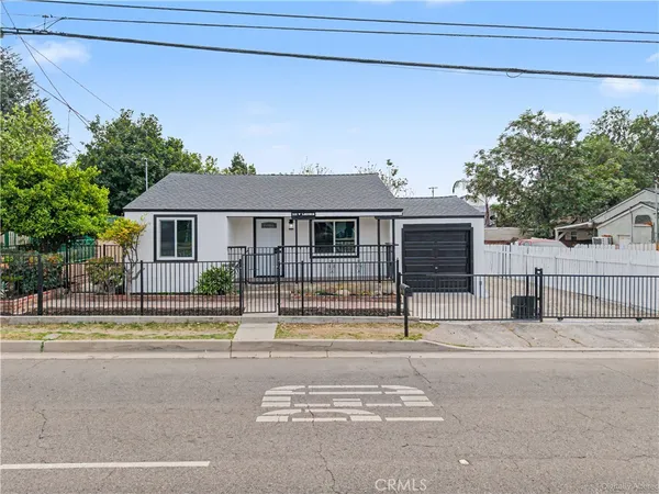 $479,900 | 215 West Lugonia Avenue, Redlands, CA 92374