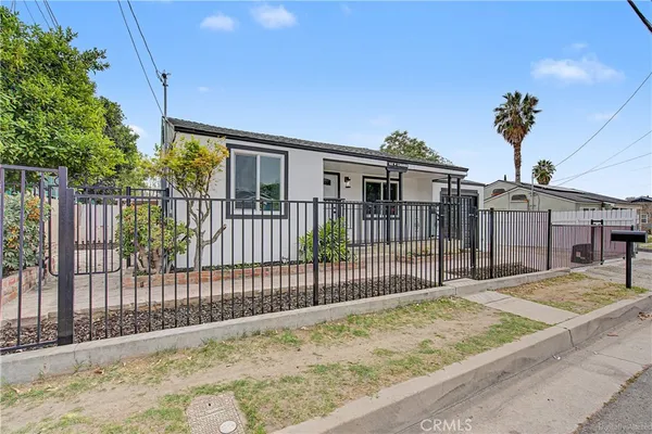 $479,900 | 215 West Lugonia Avenue, Redlands, CA 92374