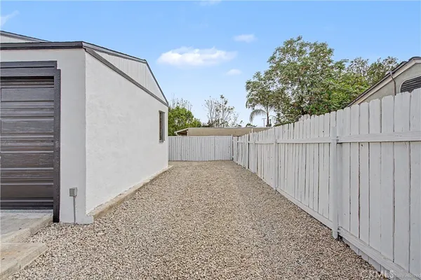 $479,900 | 215 West Lugonia Avenue, Redlands, CA 92374