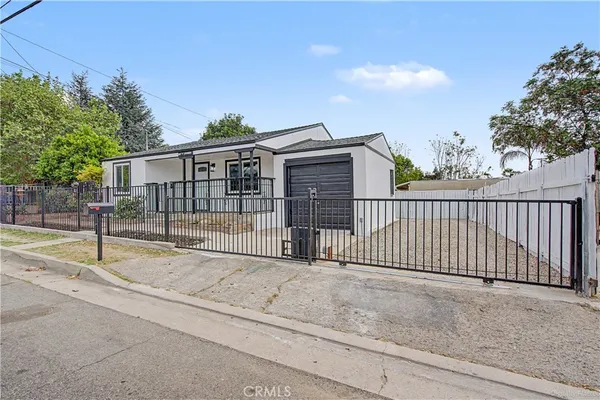 $479,900 | 215 West Lugonia Avenue, Redlands, CA 92374