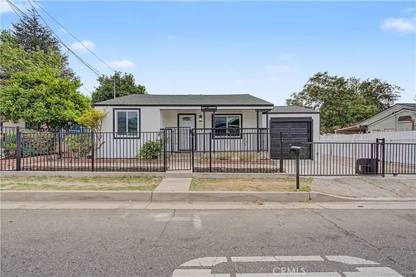 $479,900 | 215 West Lugonia Avenue, Redlands, CA 92374